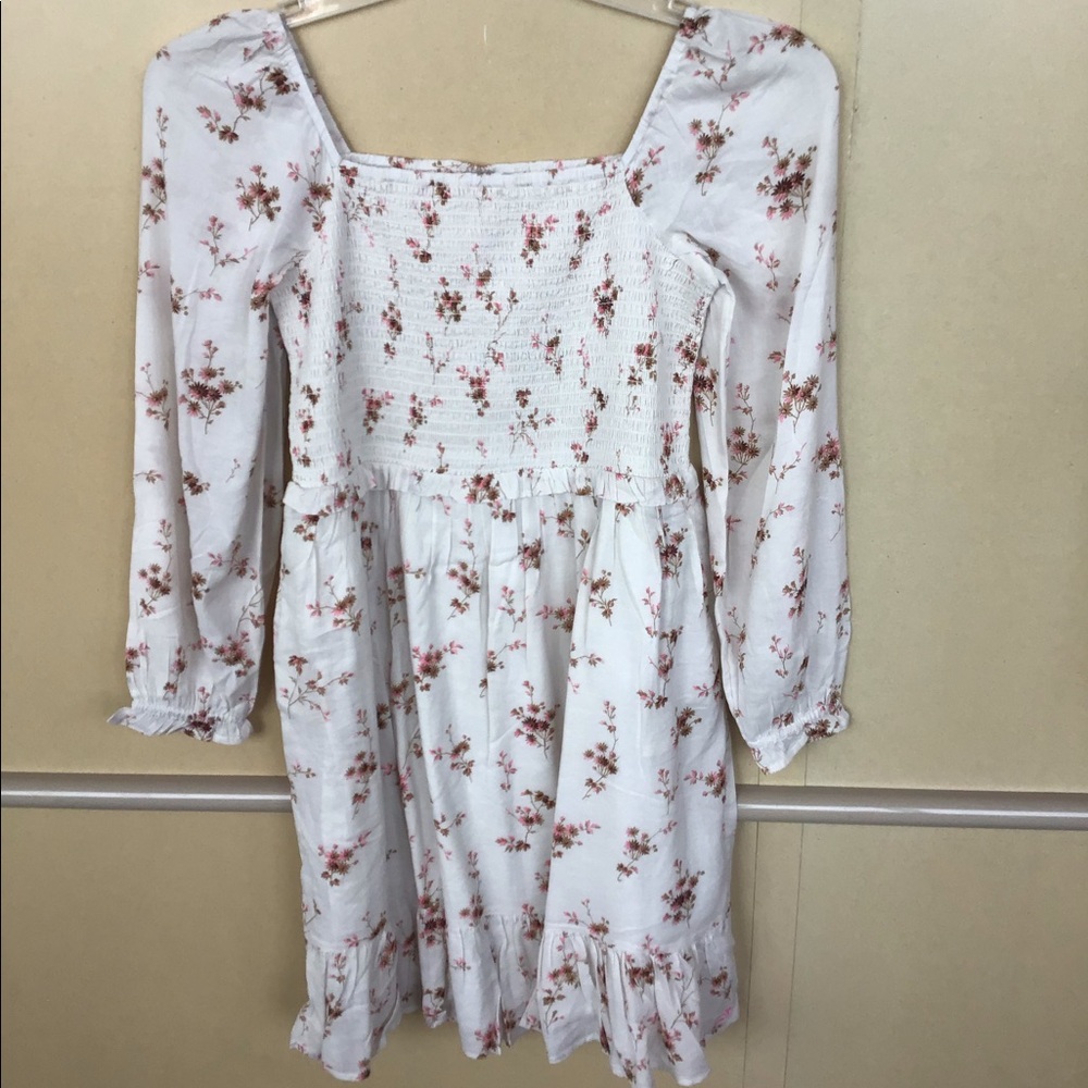 Vineyard Vines white and pink floral large dress. Brand new with retail tag.